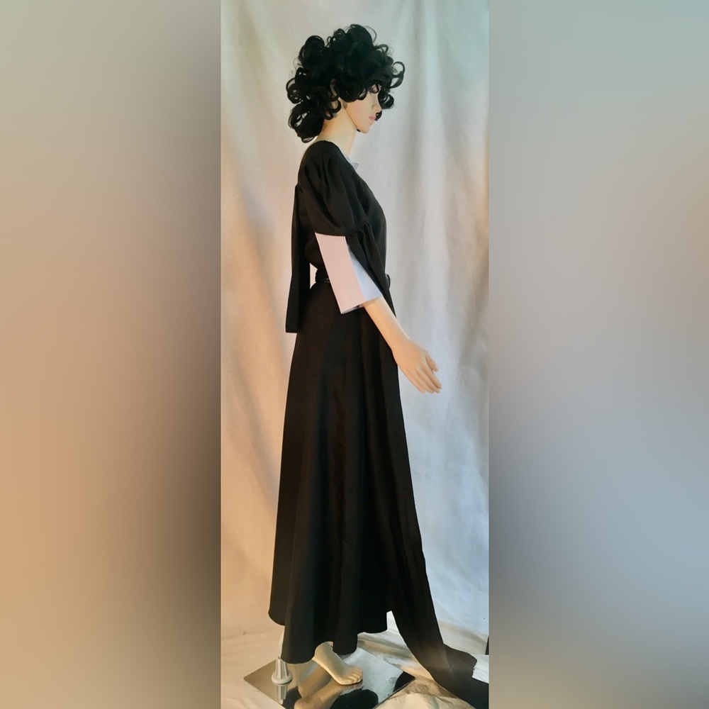 Game of Thrones-subshirt & black over-dress with exaggerated long, split sleeves - Picture 3 of 12